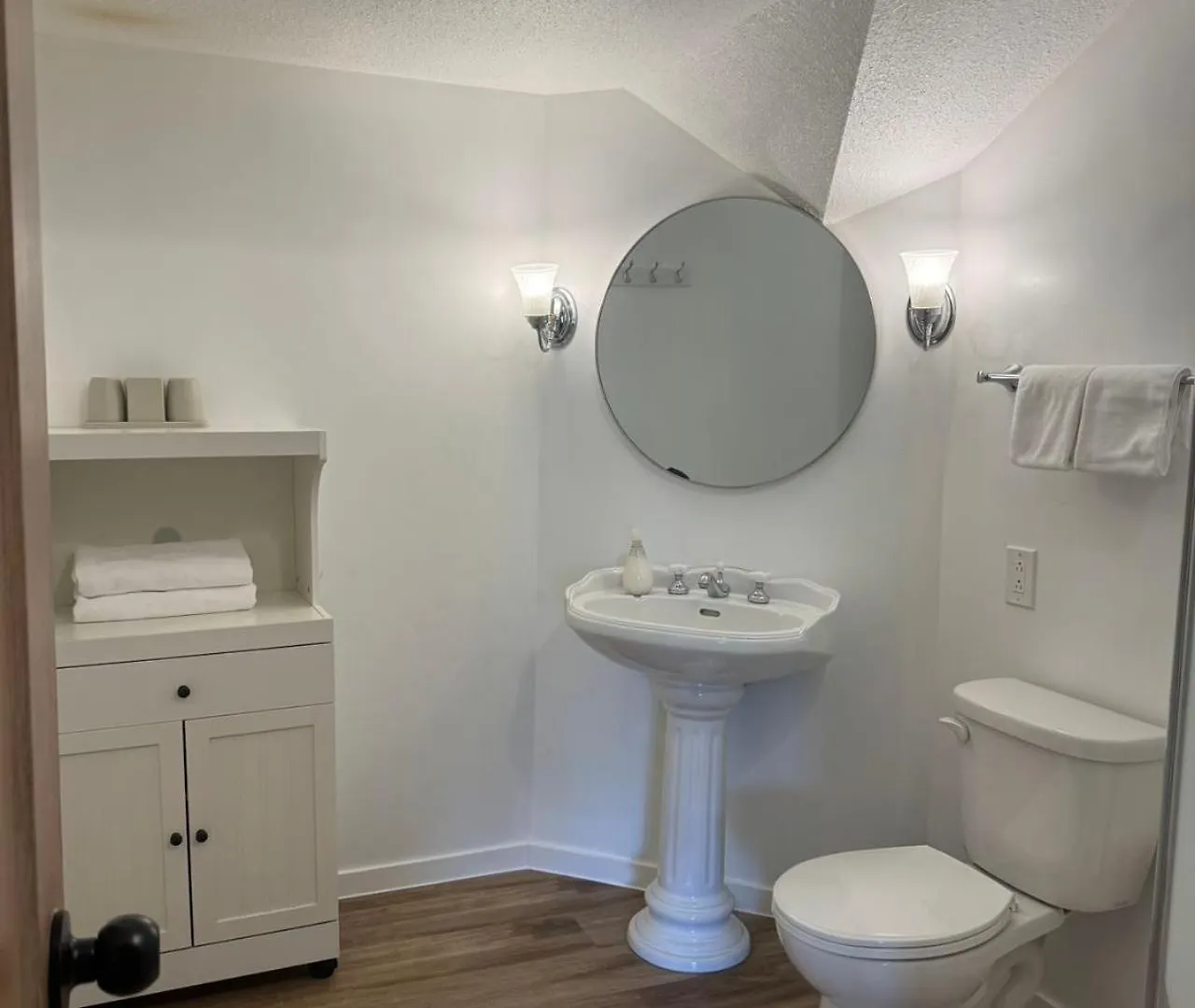 Jason House - Immaculate Suites In A Quiet Seaside Neighbourhood Near Uvic Victoria Guest house