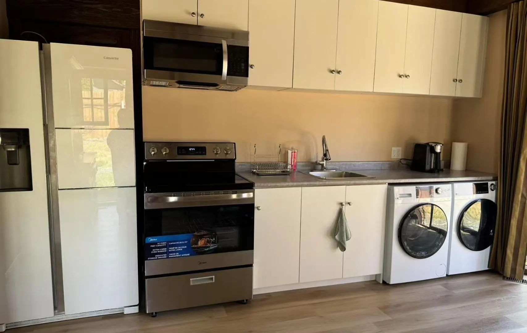 Jason House - Immaculate Suites In A Quiet Seaside Neighbourhood Near Uvic Victoria Guest house