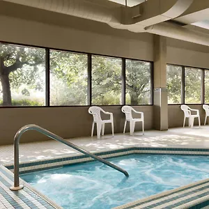 Travelodge By Wyndham East Hotel Toronto