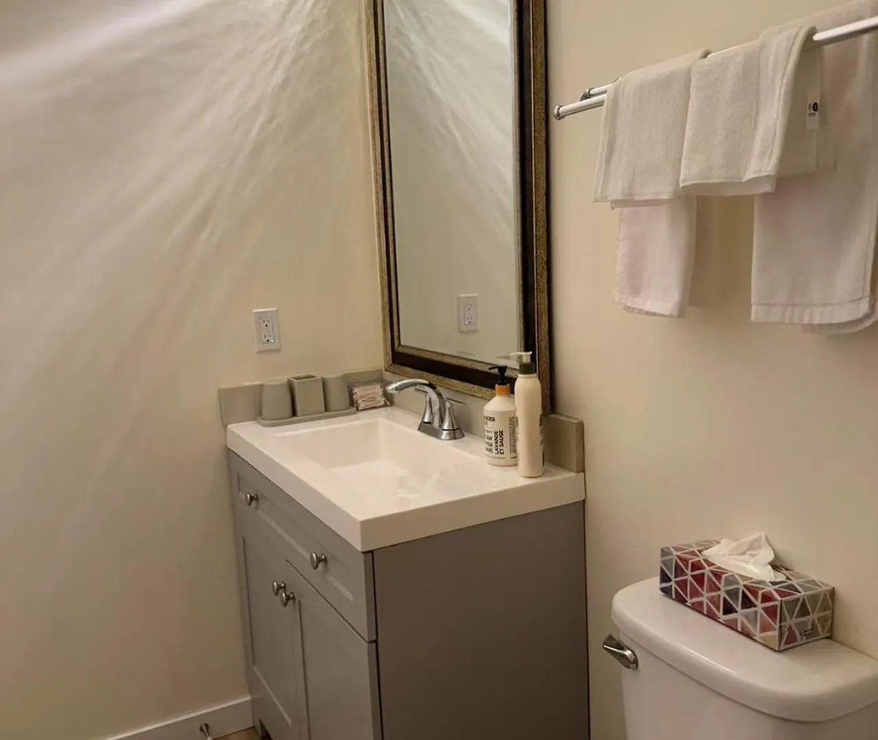 Penzion Jason House - Immaculate Suites In A Quiet Seaside Neighbourhood Near Uvic Victoria